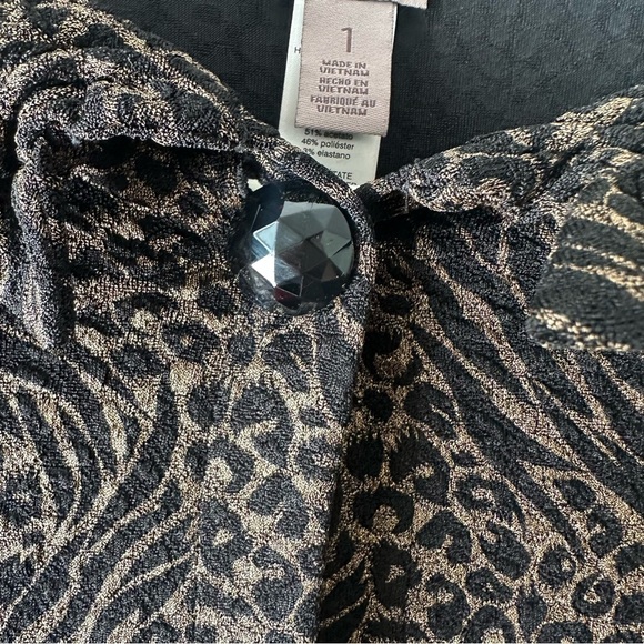 Chico’s Easywear Swing Jacket Size 1 Medium Animal Print Button Foil Wire Collar - Picture 5 of 9
